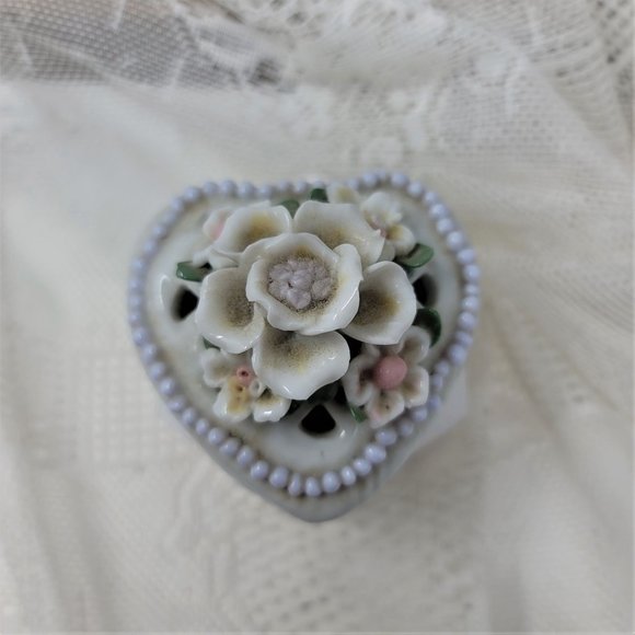 Preciouses Flower Trinket Box Heart Shape - Picture 1 of 8